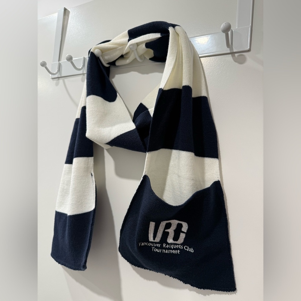 VRC Unisex Black and White Scarf